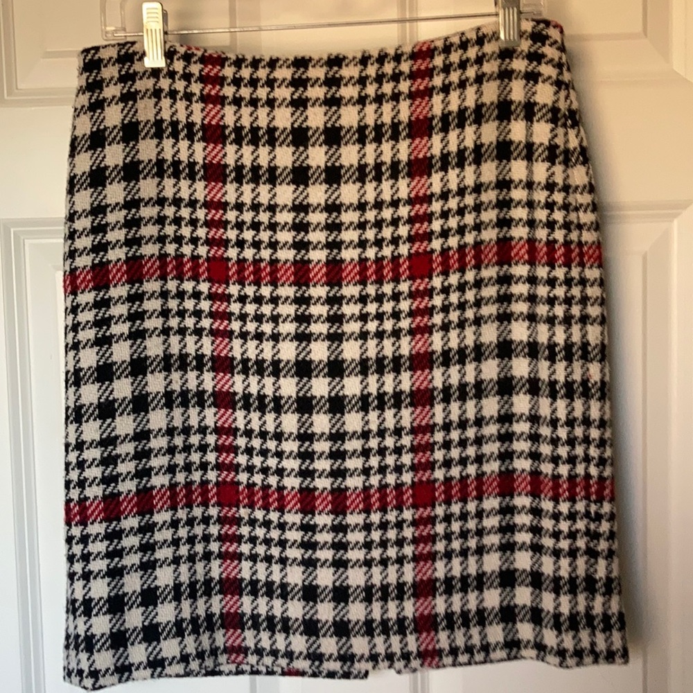 Women’s Talbot’s pencil skirt.  64% polyester, 36% wool.